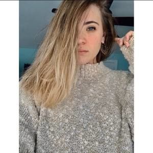 Meet your Posher, Claudia